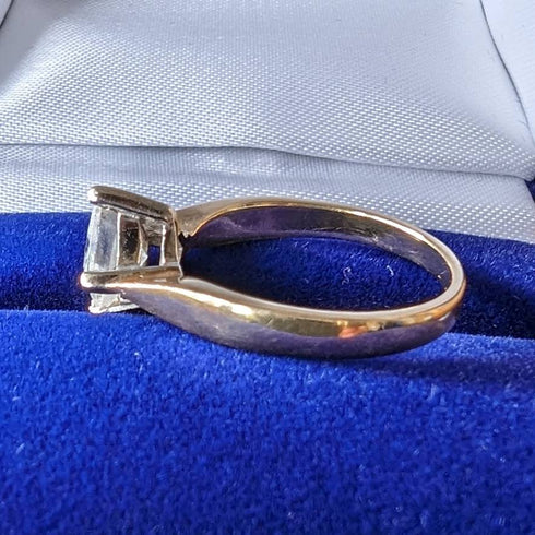 British vintage jewelry cubic zirconia 9ct gold ring